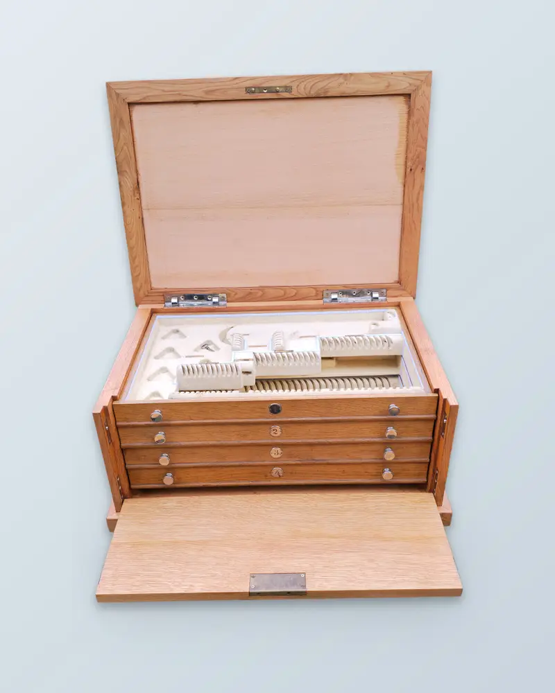 Canteen with a fold‑down board for a J. C. Klinkosch set, photo 1